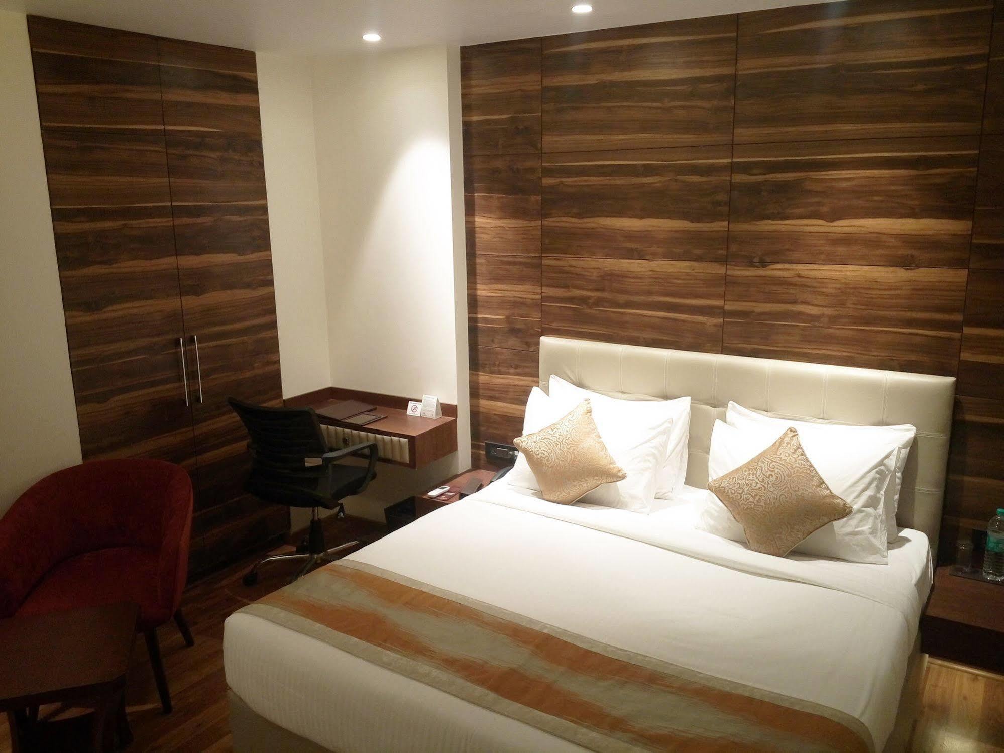 होटल Connaught Royale Delhi 4*