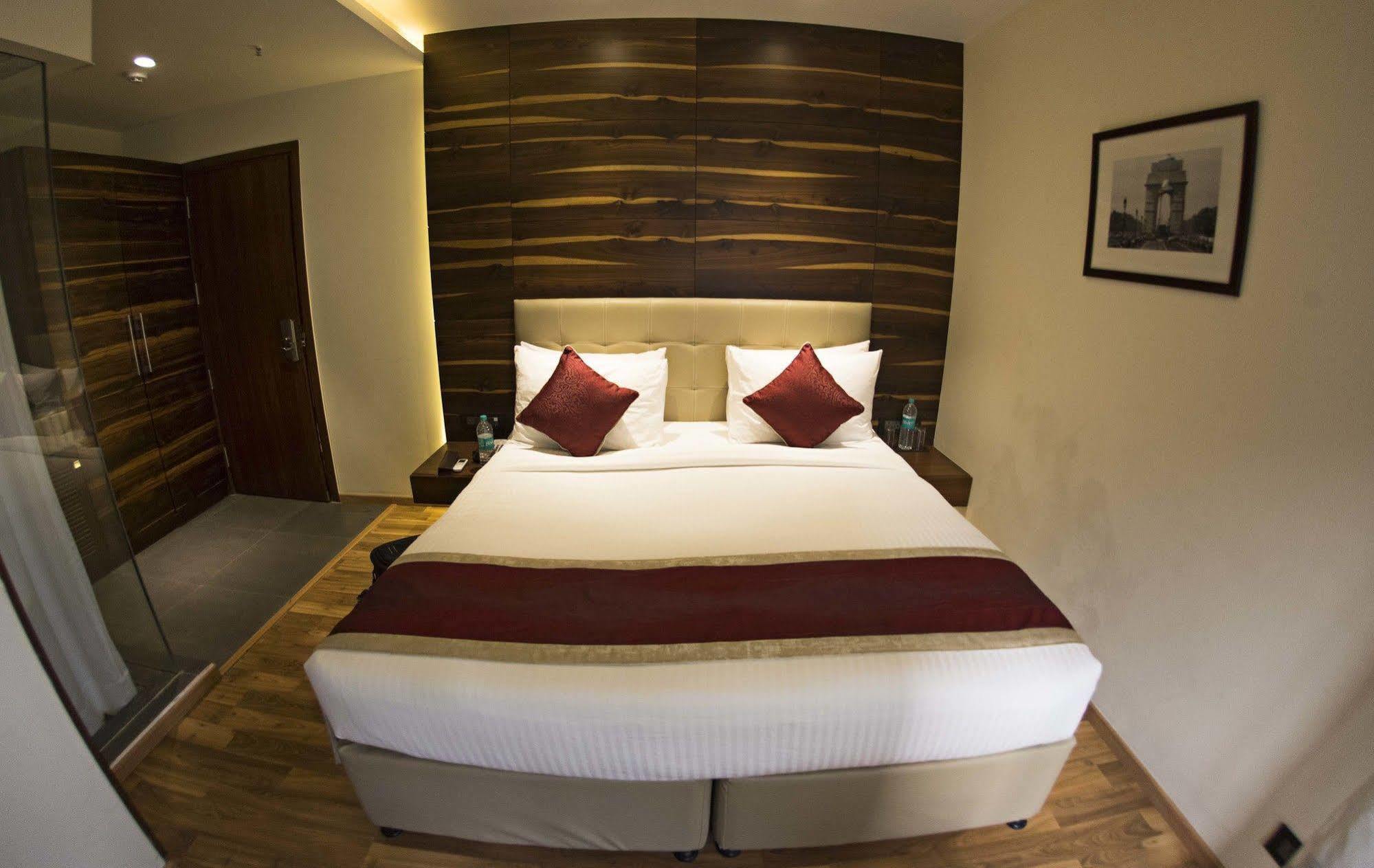 होटल Connaught Royale Delhi 4*